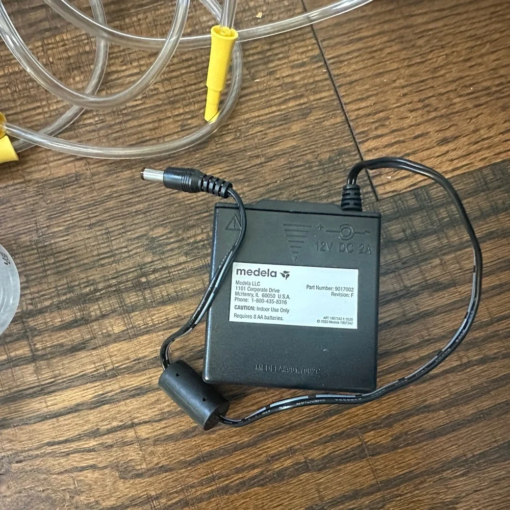 Medela Breast Pump Set - Picture 2 of 5